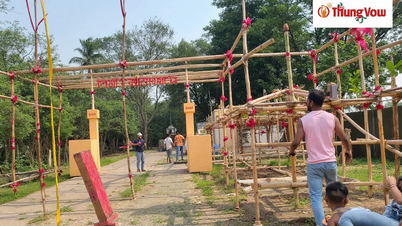 Lake Town का नया Durga Puja पांडाल: 10 लाख अखबारों से बनी 'नविकरण' थीम